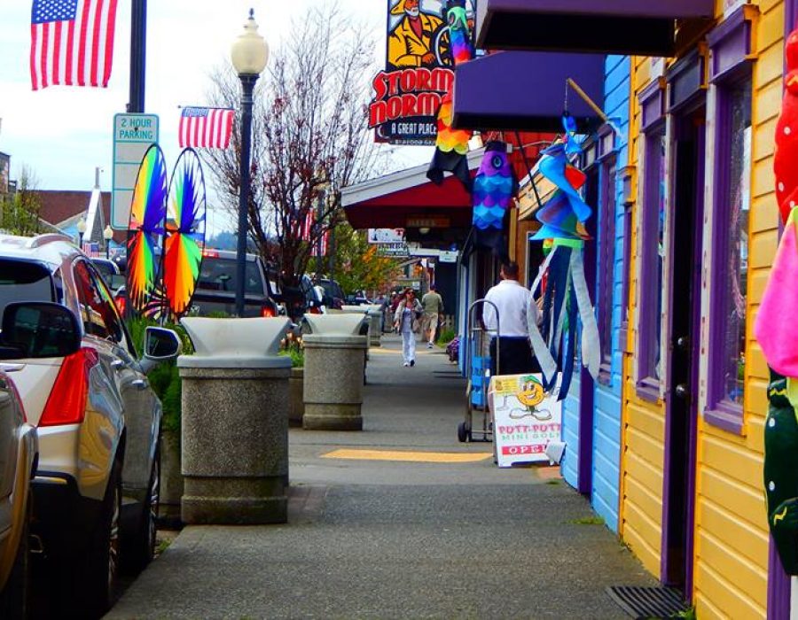 A image of the colorful shops along Long Beach's shopping center.